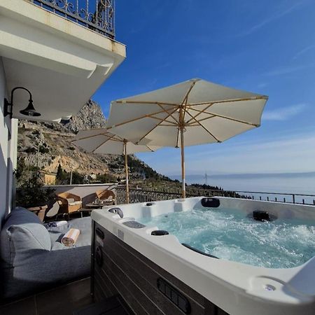 Holliday Home Alida With Jacuzzi Подгора Экстерьер фото